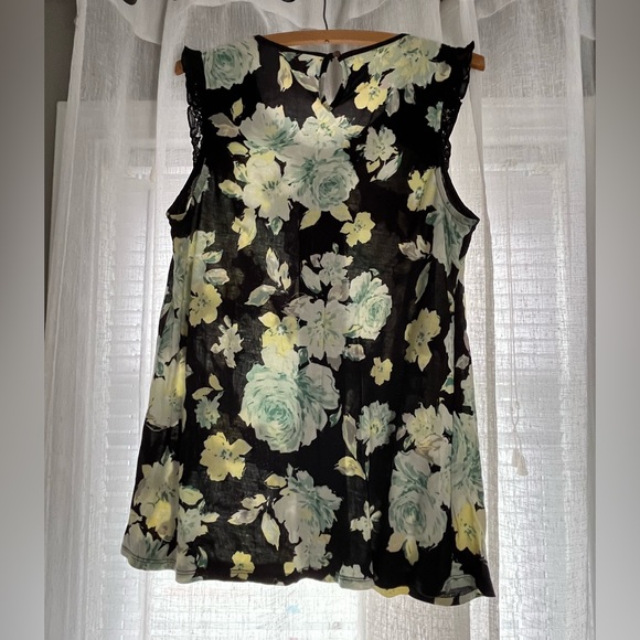 Cute Elle Tank Top with Lace Cap Sleeves - Picture 3 of 7